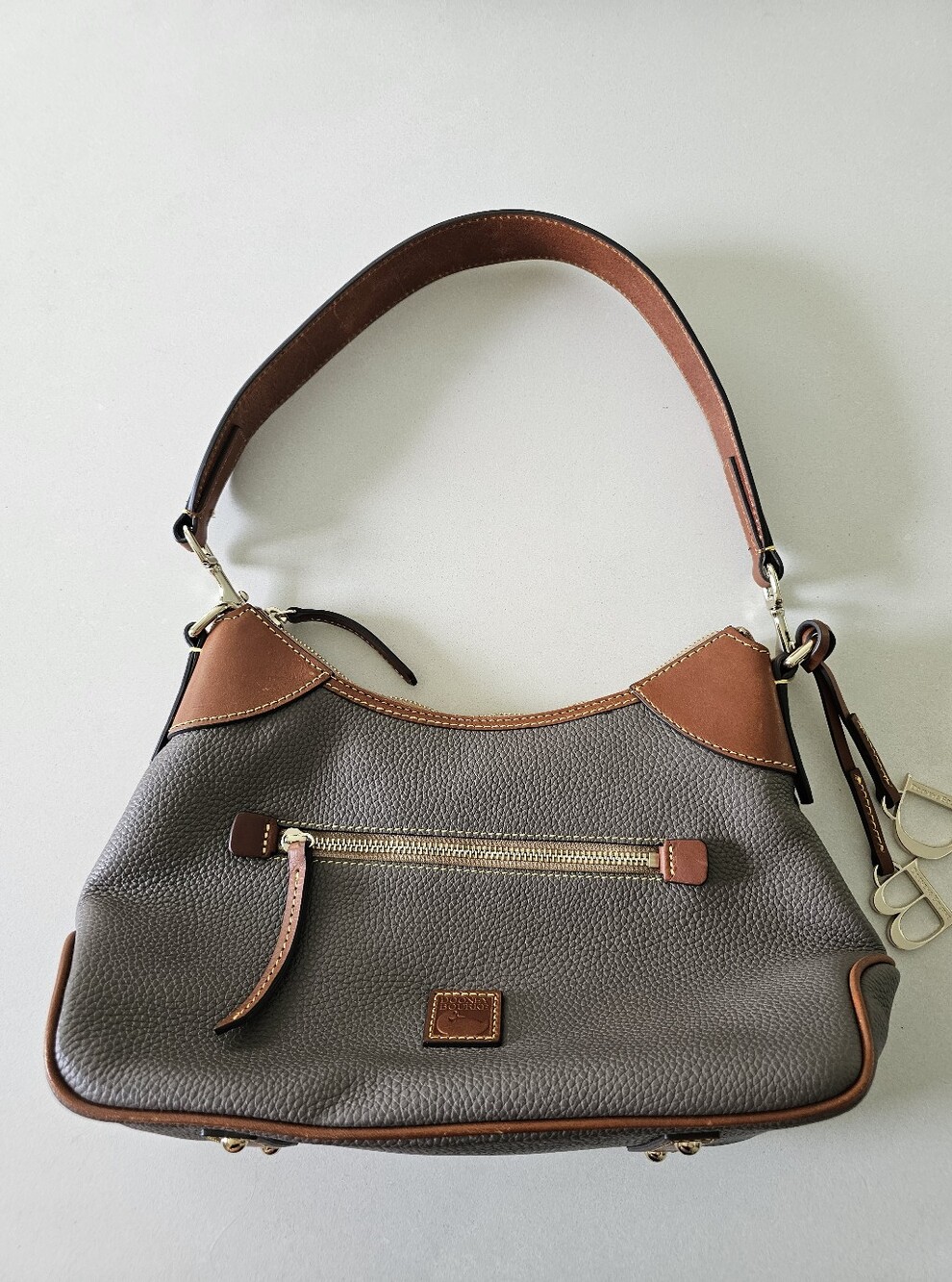 NWOT Dooney & Bourke Taupe Pebble Grain Leather Hobo Shoulder Bag - Picture 3 of 13